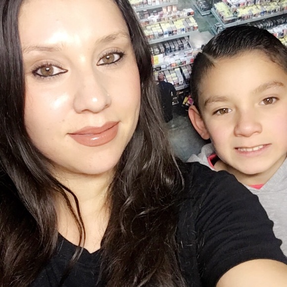 Meet your Posher, Joanna - Picture 3 of 3